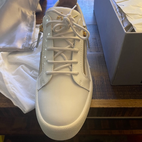 Giuseppe Zanotti, all white shoes - Picture 2 of 7